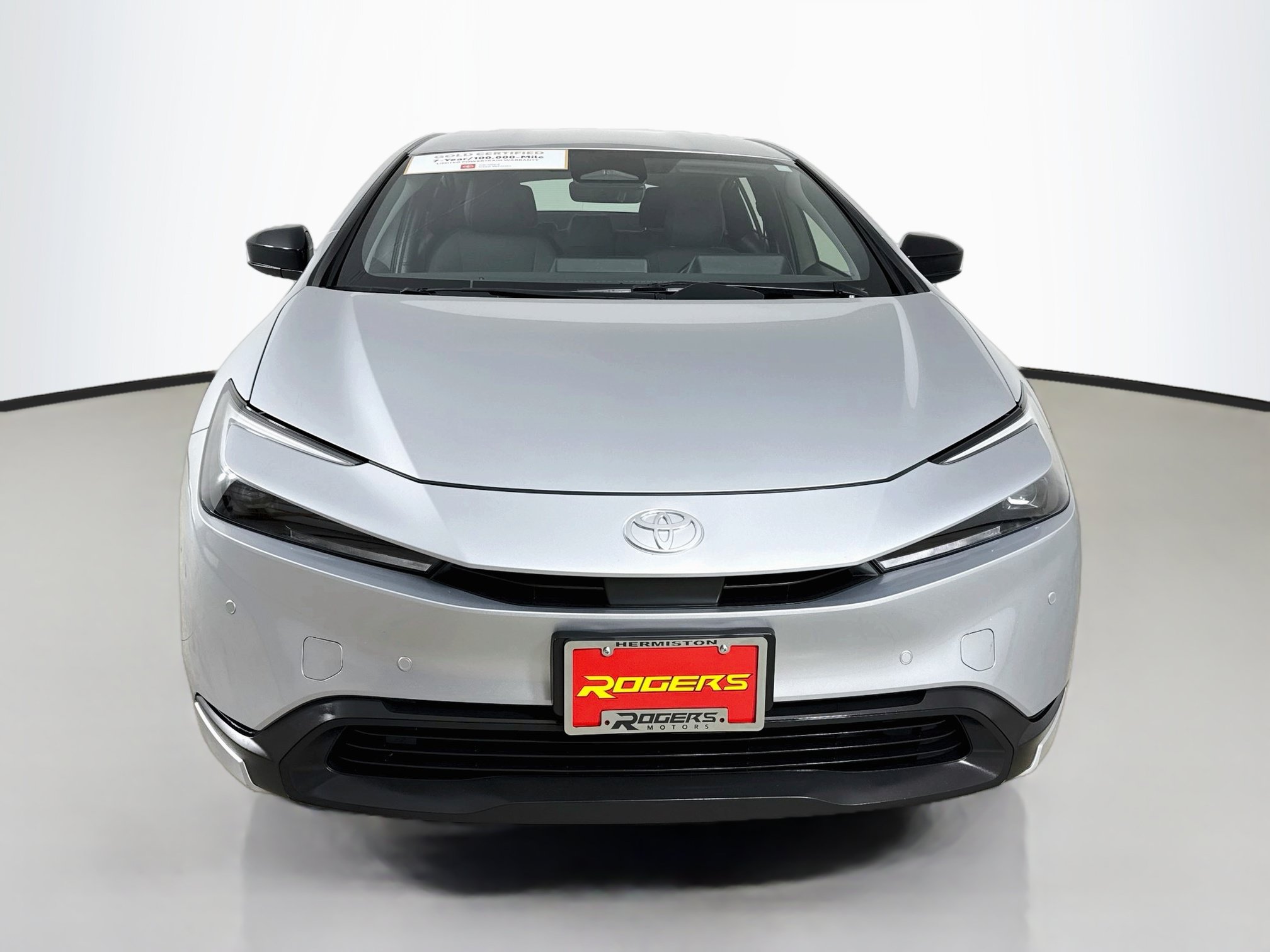 Certified 2025 Toyota Prius LE FWD image 2