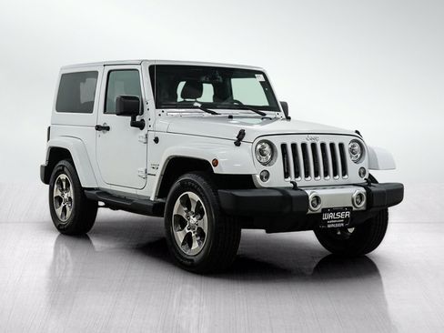 Used 2018 Jeep Wrangler Sahara w/ Connectivity Group AWD/4WD image 7