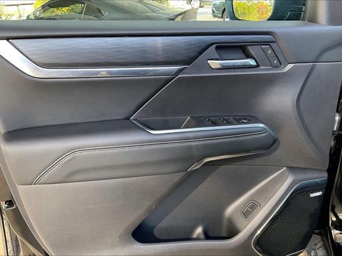 Used 2025 GMC Acadia Elevation image 19