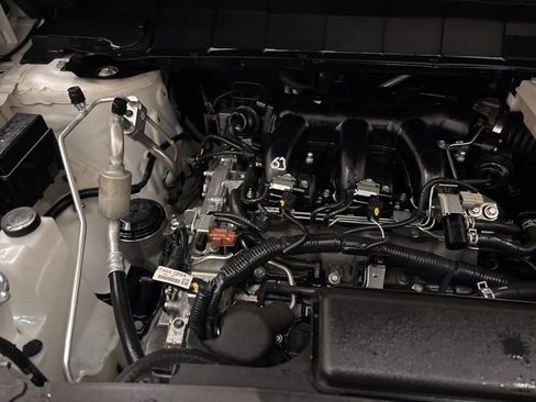 Used 2025 Nissan Pathfinder SV image 25