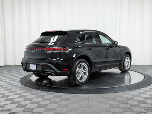 Used 2025 Porsche Macan image 9