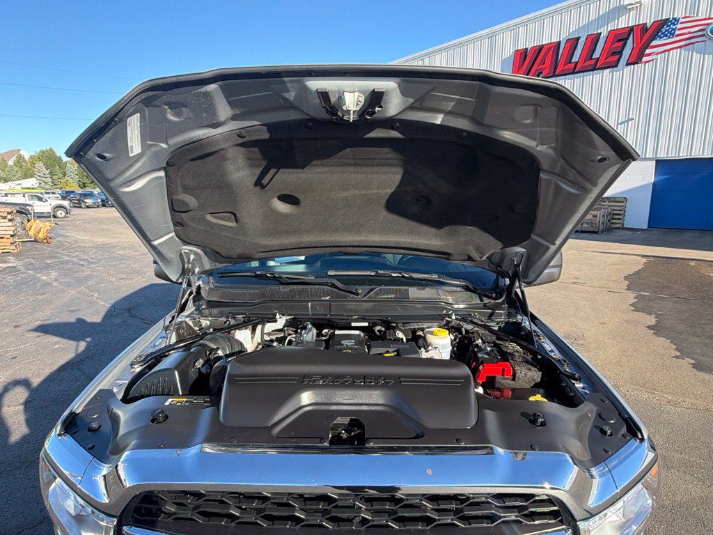 Used 2024 RAM 2500 Tradesman w/ Chrome Appearance Group AWD/4WD image 19