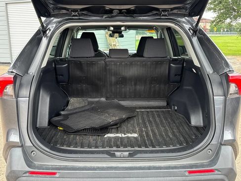 Used 2022 Toyota RAV4 LE AWD/4WD image 6