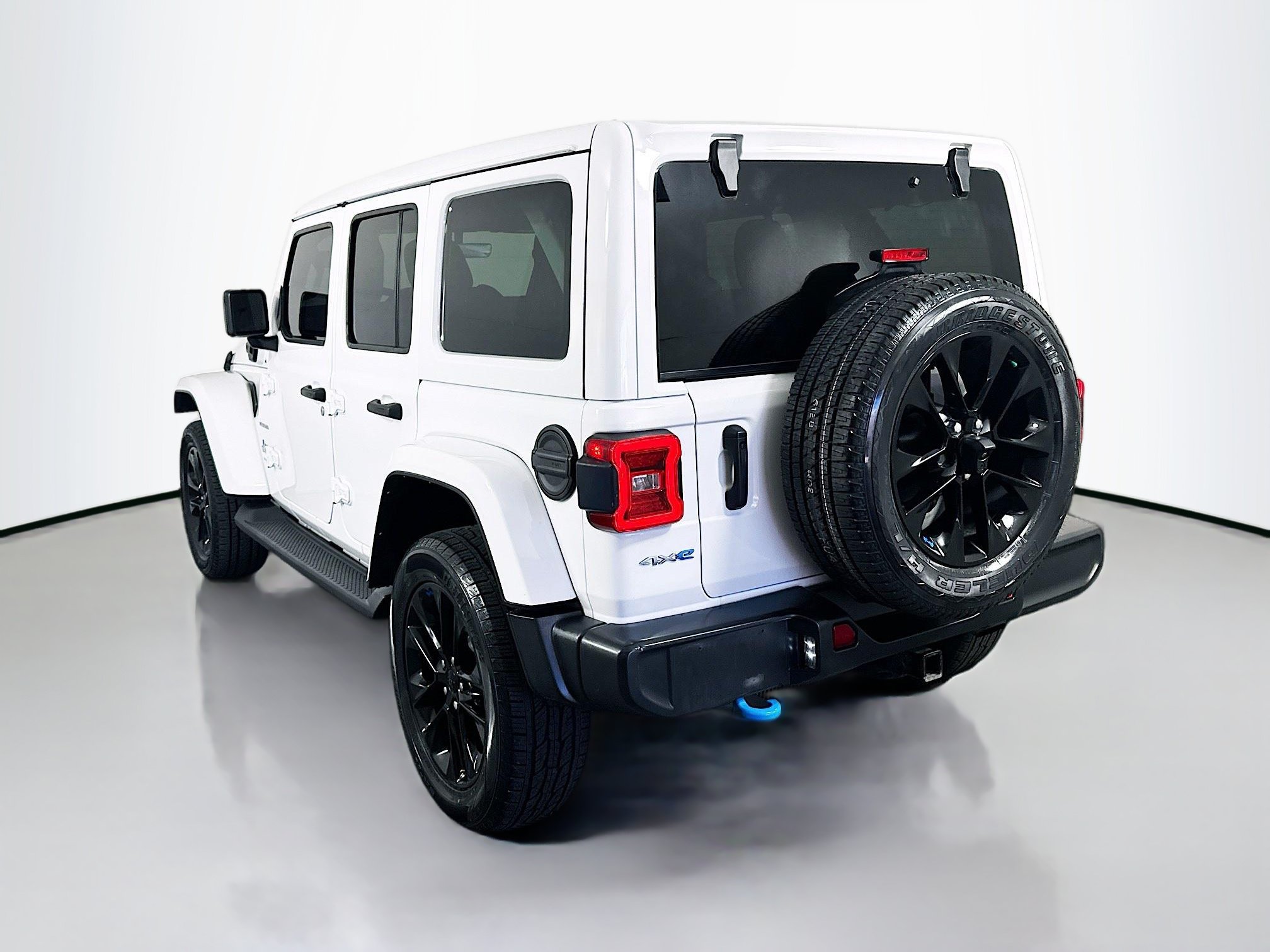 Used 2022 Jeep Wrangler Unlimited Sahara w/ Cold Weather Group AWD/4WD image 4