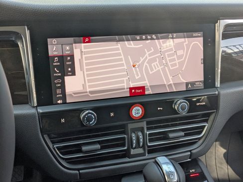 Certified 2026 Porsche Macan image 20