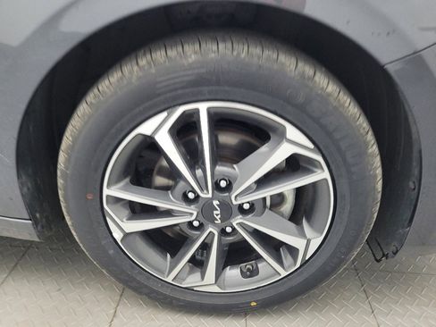 Used 2024 Kia Forte LXS FWD image 31