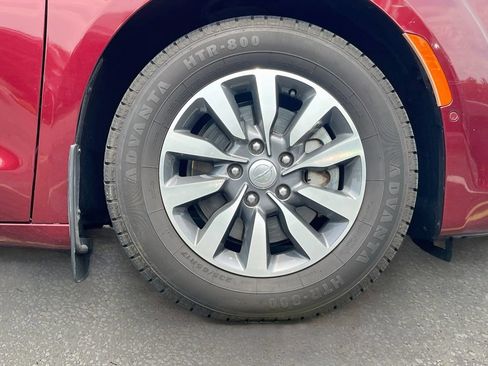 Used 2020 Chrysler Pacifica Touring-L Plus w/ Advanced Safetytec Group FWD image 32