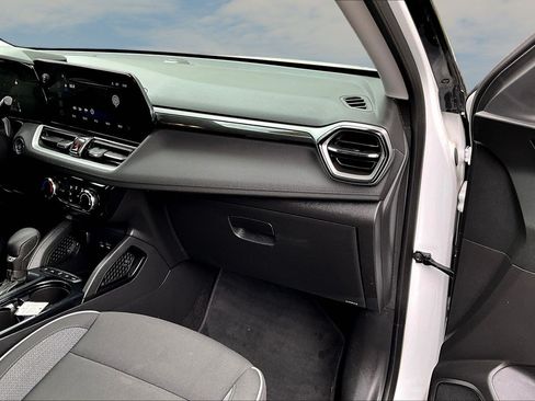 Used 2025 Chevrolet TrailBlazer LT AWD/4WD image 18