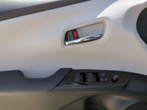 Certified 2019 Toyota Prius LE FWD image 11