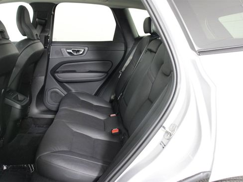 Certified 2025 Volvo XC60 B5 Plus image 32