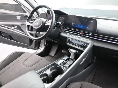 Used 2024 Hyundai Elantra SEL w/ Convenience Package FWD image 31