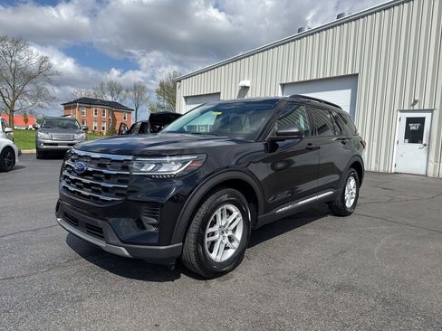 Used 2025 Ford Explorer Active AWD/4WD image 3