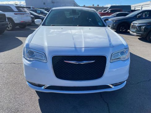 Used 2018 Chrysler 300 Touring w/ Driver Convenience Group image 2