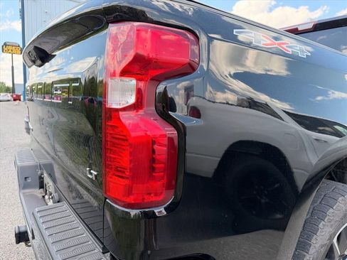 Used 2022 Chevrolet Silverado 1500 LT AWD/4WD image 27