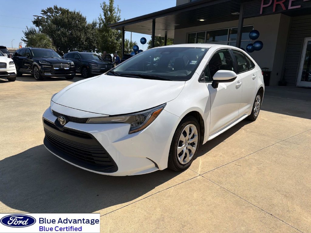Used 2025 Toyota Corolla LE FWD image 4