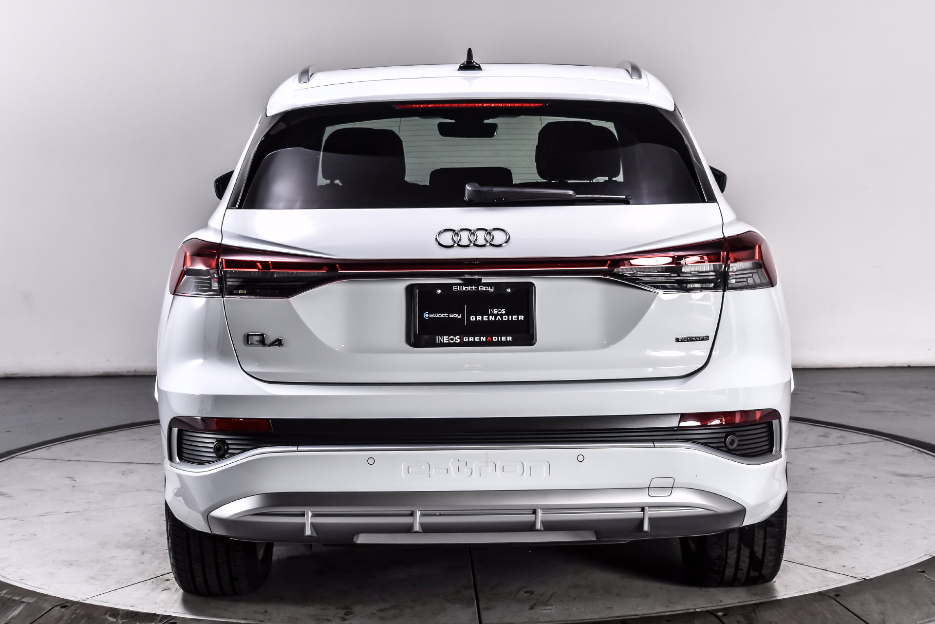 Used 2024 Audi Q4 e-tron Premium Plus AWD/4WD image 6