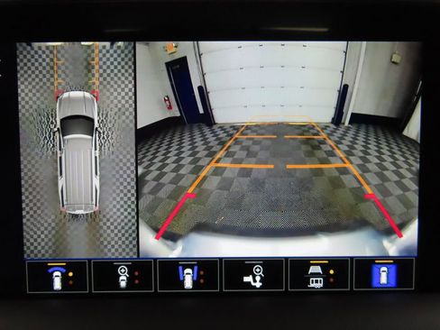 Used 2024 GMC Yukon SLT w/ SLT Luxury Package AWD/4WD image 20