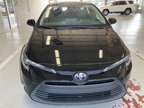 Used 2024 Toyota Corolla LE FWD image 2