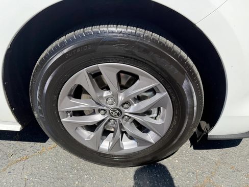 Used 2022 Toyota Sienna LE AWD/4WD image 24