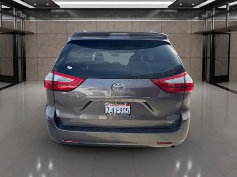 Used 2015 Toyota Sienna LE image 5