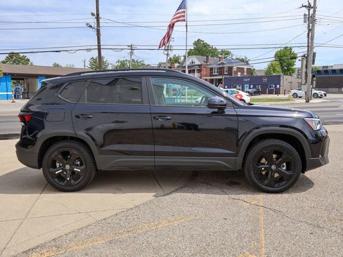 New 2026 Volkswagen Taos SE AWD/4WD image 6