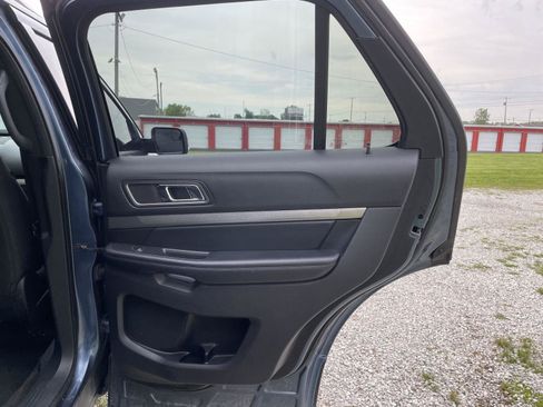 Used 2018 Ford Explorer XLT w/ Equipment Group 201A AWD/4WD image 29