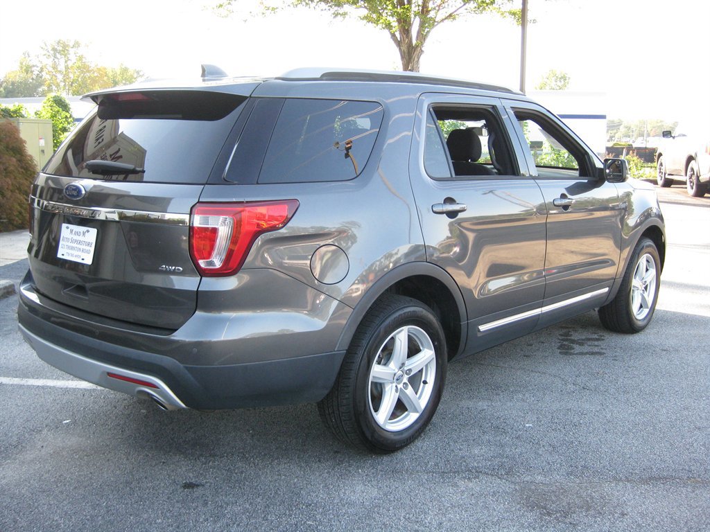 Used 2017 Ford Explorer XLT AWD/4WD image 8