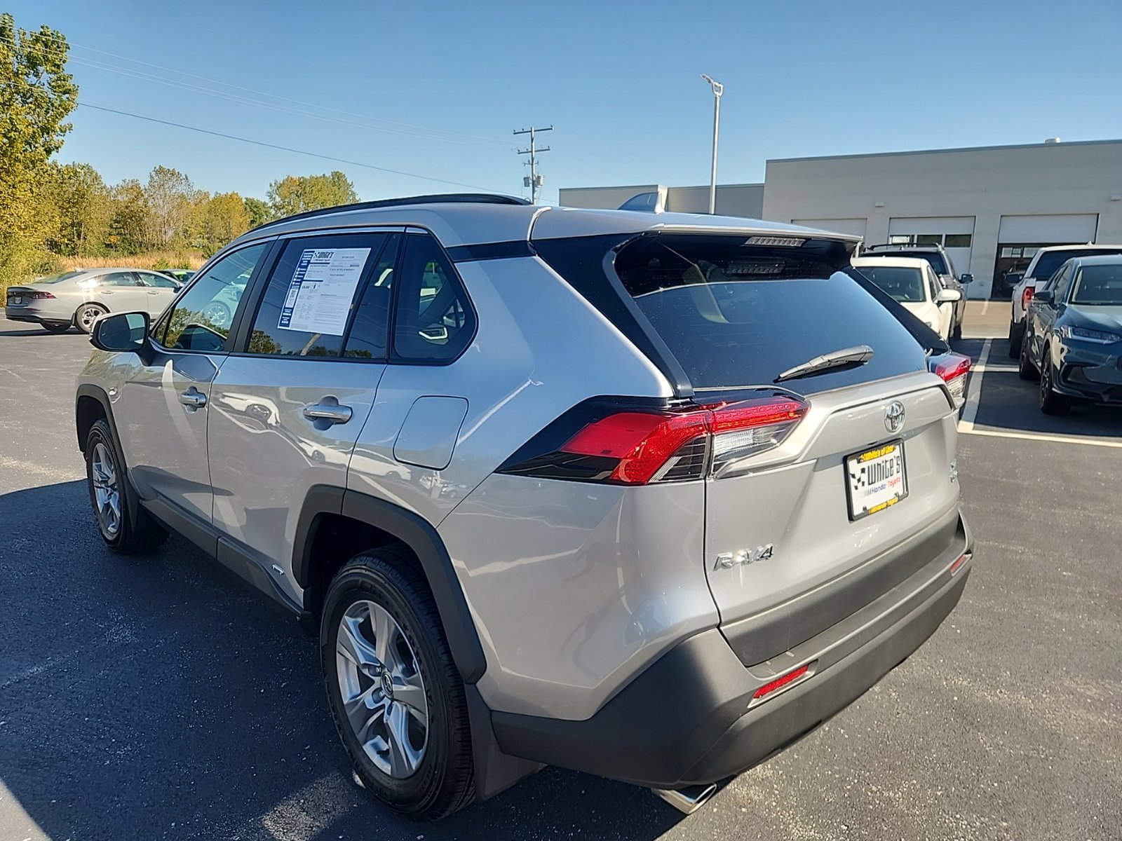 Used 2025 Toyota RAV4 XLE w/ Convenience Package AWD/4WD image 4