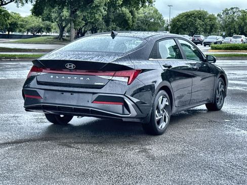 Used 2024 Hyundai Elantra Limited FWD image 8