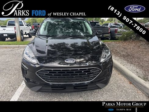 Used 2022 Ford Escape SE w/ SE Sport Appearance Package FWD image 1