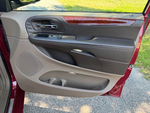 Used 2013 Chrysler Town & Country Touring-L w/ Entertainment Group #2 FWD image 48