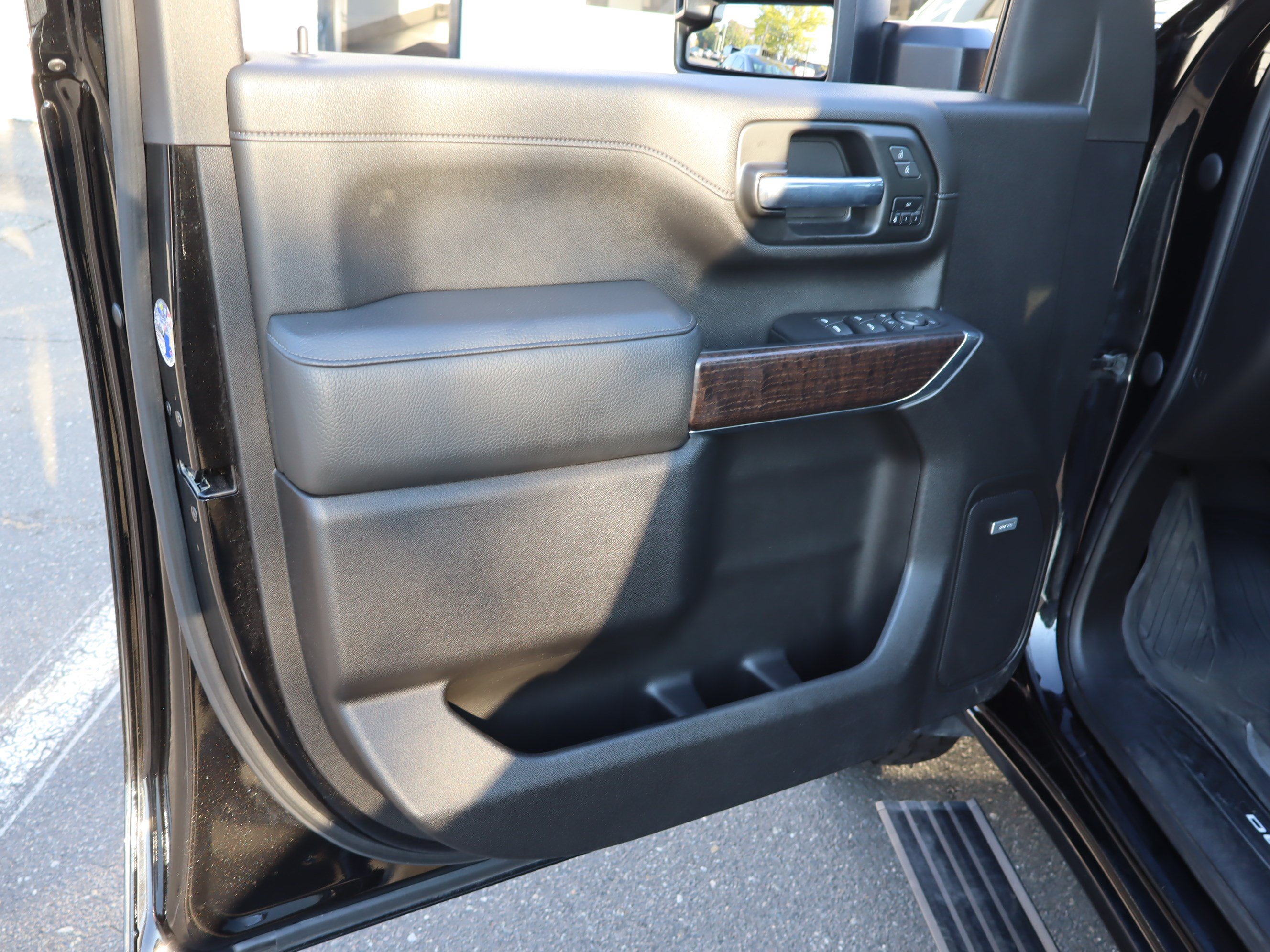 Used 2023 GMC Sierra 2500 Denali w/ Denali Black Diamond Edition AWD/4WD image 20