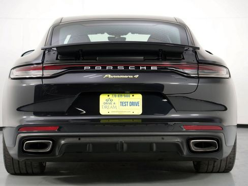 Used 2022 Porsche Panamera 4 w/ Premium Package image 11