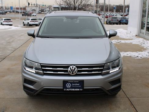 Certified 2020 Volkswagen Tiguan SE w/ Panoramic Sunroof Package image 2
