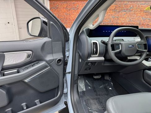 New 2026 Ford Expedition Active image 11