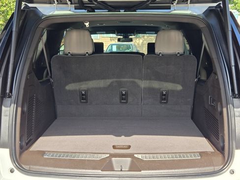 Used 2021 Chevrolet Suburban Z71 w/ Z71 Off-Road Package AWD/4WD image 24