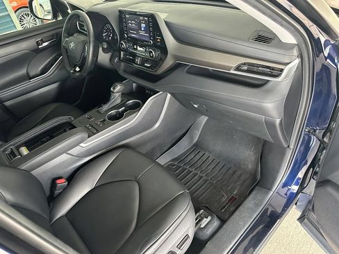 Used 2020 Toyota Highlander XLE FWD image 37