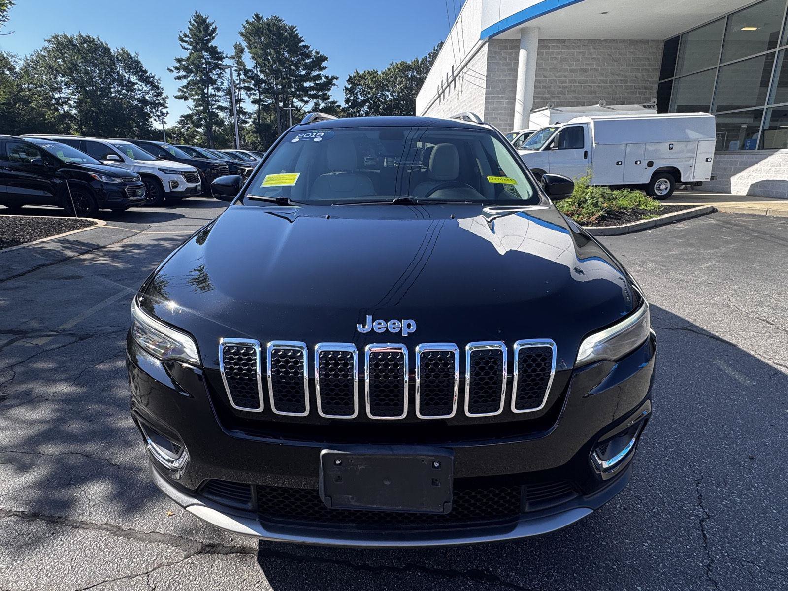 Used 2019 Jeep Cherokee Limited AWD/4WD image 2