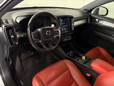 Used 2019 Volvo XC40 T5 Momentum AWD/4WD image 17