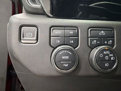 Used 2023 Chevrolet Silverado 1500 LT Trail Boss w/ LPO, Dark Essentials Package image 31