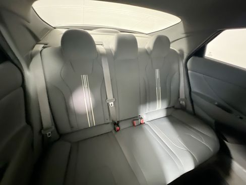 Used 2022 Hyundai Elantra SEL w/ Preferred Accessory Package FWD image 32