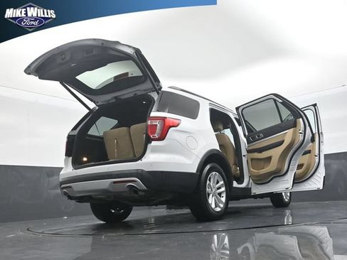 Used 2017 Ford Explorer XLT w/ Equipment Group 202A FWD image 29