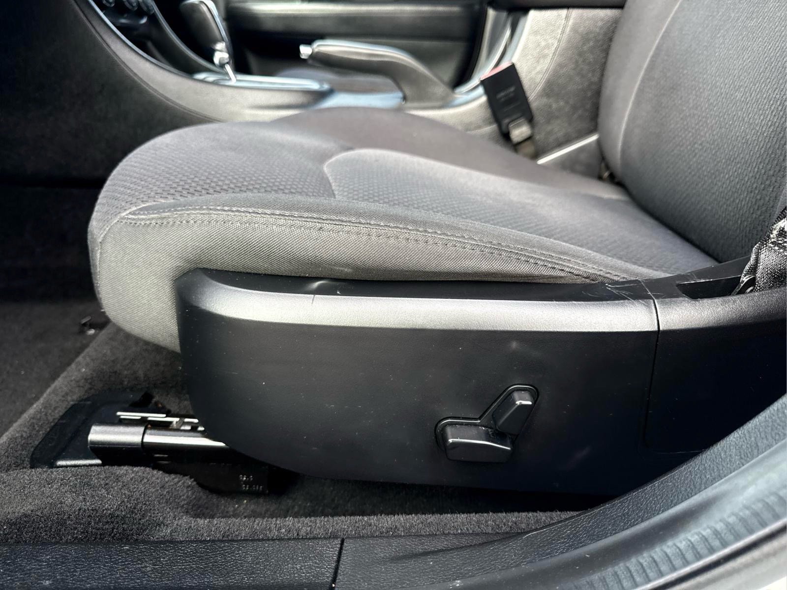 Used 2013 Chrysler 200 Touring FWD image 14