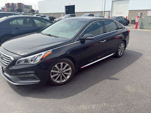 Used 2016 Hyundai Sonata Limited w/ Option Group 04 FWD image 3