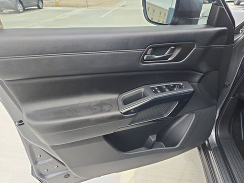 Used 2024 Nissan Pathfinder SV image 14