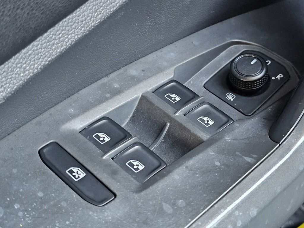 Used 2019 Volkswagen Jetta SEL FWD image 23