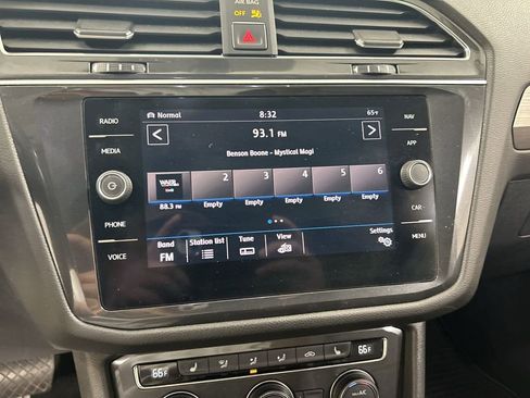 Used 2018 Volkswagen Tiguan SEL AWD/4WD image 14