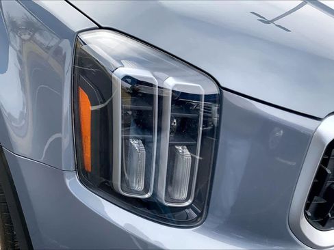 Used 2024 Kia Telluride EX w/ EX Captain's Chair Package image 28