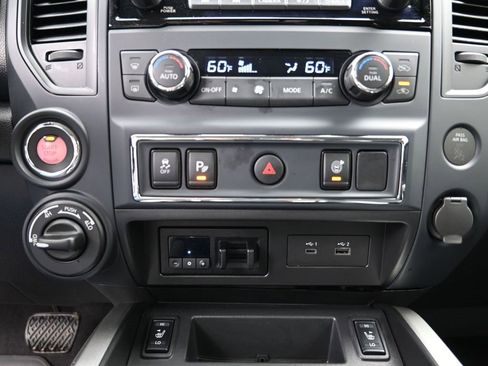 Used 2024 Nissan Titan SV w/ SV Convenience Package image 17