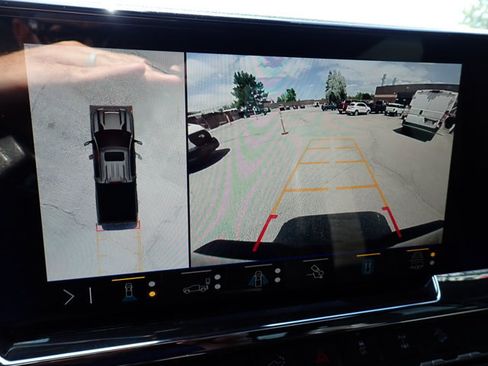 Used 2024 Chevrolet Silverado 2500 ZR2 w/ Technology Package AWD/4WD image 25
